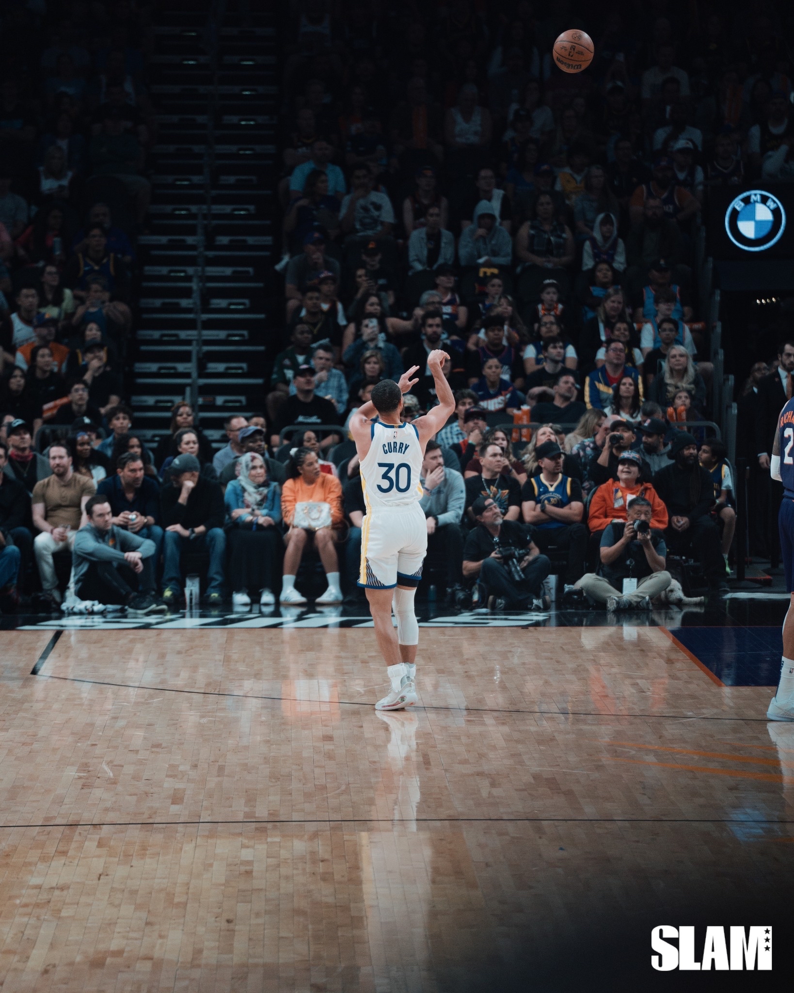 九游-篮网观众热烈欢呼！，库里迎来二十赛季出色发挥再创辉煌时刻-九游